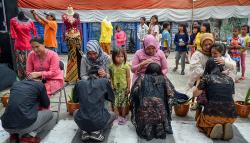 Tradisi Sungkeman Memperingati Hari Ibu