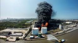 Tangki Minyak Meledak dan Picu Kebakaran Hebat, Butuh 3-4 Hari untuk Padamkan Api