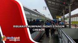 Jelang Libur Nataru, Stasiun Cirebon Dipadati Ribuan Penumpang<