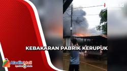 Gas Tabung Meledak, Kebakaran Melanda Pabrik Kerupuk dan 4 Rumah di Petukangan Utara