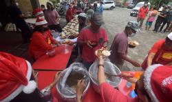 Indahnya Toleransi di Semarang, Relawan Gereja Bongsari Berbagi Makan Gratis ke Masyarakat