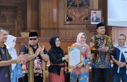 Peringati Hari Disabilitas Internasional, Bupati Klaten Raih Anugerah Prakarsa Inklusi   