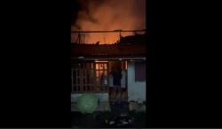 Rumah di Banjarnegara Terbakar saat Penghuninya Tidur, Warga Panik<