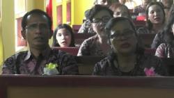 Momen Haru Natal Pertama Keluarga Tanpa Brigadir J, Ibunda Tak Kuasa Menahan Tangis