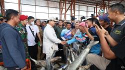 Prabowo Subianto Disambut Suka Cita Ribuan Warga Karangsong Indramayu