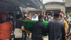 Jenazah Ridwan Saidi Tiba di Rumah Duka Siang Ini