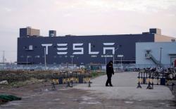 Tesla Hentikan Sementara Produksi di Pabrik Shanghai, Ada Apa?