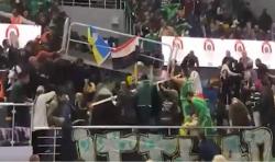 Tribune di GOR Ambruk saat Pertandingan Basket di Mesir, 27 Orang Luka-Luka dan Patah Tulang