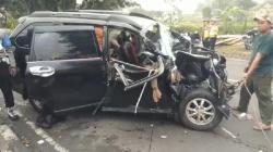 Brak, Avanza dan Bus Pariwisata Tabrakan di Kuningan, Bapak dan Anak Tewas