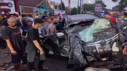 Kronologi Tabrakan Maut di Kuningan, Bapak dan Anak Tewas Terjepit <