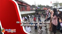 Isi Waktu Liburan, Anak-Anak di Boyolali Main Air sambil Bersihkan Sungai