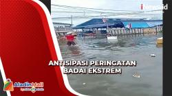 Kelurahan Pluit Siapkan Pompa hingga Perahu Evakuasi Antisipasi Peringatan Badai Ekstrem