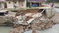 Baru Selesai Dibangun, Jogging Track Cileueur River Walk Ciamis Senilai Rp13,3 Miliar Ambruk