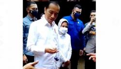 Momen Jokowi Main Nok-Nok Bareng Ridwan Kamil<