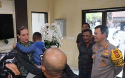 Wisatawan Inggris di Bali Panik Ditinggal Sopir Taksi Online, Anak Tertidur dalam Mobil<
