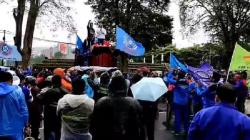 Buruh Geruduk Gedung Sate Bandung, Desak Ridwan Kamil Segera Sahkan UMK 2023<