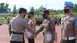 Kapolda Kaltara Beri Penghargaan kepada 102 Personel Berprestasi, 2 Anggota Dipecat