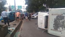 Truk Boks Hilang Kendali di Jalan Raya Bogor-Jakarta, 3 Orang Luka-Luka