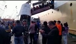 Penampakan Ratusan Wisatawan yang Terjebak di Karimunjawa Tiba di Pelabuhan Semarang