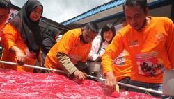 Mantan Penderita ODGJ Belajar Membuat Batik Ciprat