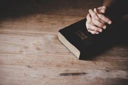 3 Khotbah Malam Tahun Baru 2025 Penuh Semangat, Renungan dan Harapan