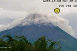 Gunung Merapi Muntahkan Guguran Awan Panas Sejauh 900 Meter ke Arah Kali Putih