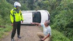 Minibus Masuk Jurang di Jalur Gentong Tasikmalaya, Sopir dan Penumpang Luka-Luka<