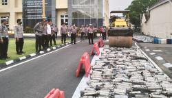  Jelang Tahun Baru, Polresta Solo Hancurkan Ribuan Knalpot Brong