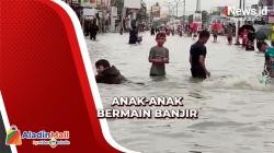 Banjir di Pemalang jadi Wahana Kolam Renang Dadakan Anak-Anak