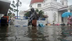 Foto-Foto Kota Lama Semarang Terendam Banjir 