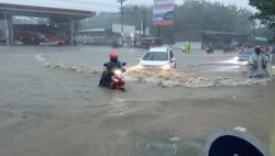 Kota Semarang Dikepung Banjir, Simpang Lima Bak Lautan