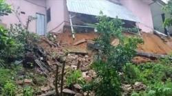 Tebing Bukit Cok Gunung di Pamekasan Longsor, Mobilitas Warga Terganggu