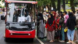 TMII Mulai Dipadati Pengunjung Rayakan Malam Tahun Baru 2023