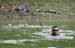 9 Arti Mimpi Berenang di Air Keruh, Harus Waspada!