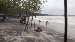 Gelombang Tinggi, Wisata Pantai Carita Sepi Pengunjung