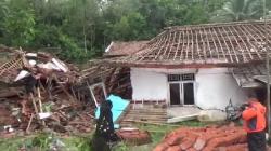 Tanah Bergerak Terjang Nyalindung Sukabumi, Puluhah Rumah Rusak<
