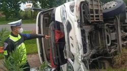 Ngeri, Mikrobus Terbalik usai Ditabrak Livina di Tol Cipali, 11 Luka-luka  