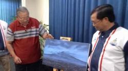 SBY Lukis Gunung Ciremai yang Dipotret dari Balkon Kamar Hotel di Cirebon <