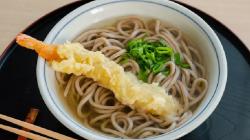 10 Tradisi dan Makanan Khas Tahun Baru di Berbagai Negara, Mi Panjang Umur Favorit Warga Jepang