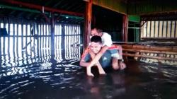  Dramatis, Evakuasi Pasien Gangguan Jiwa dan Narkoba Menembus Banjir di Demak
