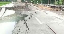  Tangani Jalan Ambles di Sriharjo Imogiri, Pemkab Bantul Konsultasi ke Ahli Geologi<