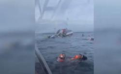 Kapal Cepat Bawa 23 Penumpang Tenggelam di Gianyar akibat Gelombang Tinggi