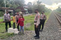 Warga Kulonprogo Gagalkan Aksi Perempuan Muda yang Hendak Bunuh Diri di Pelintasan Kereta