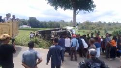 Truk Sembako Terguling hingga Hantam Pohon di Karo, Kernet Terjepit selama 1 Jam