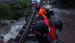 Sempat Terhambat akibat Banjir, Jalur Prupuk-Slawi Dapat Dilalui KA dengan Kecepatan Normal