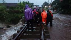  Rel di Jalur Prupuk-Slawi Terkikis Longsor, Perjalanan KA Terhambat