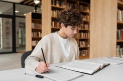 Contoh Sumber Informasi Lisan dan Tulis Beserta Kelebihan serta Kelemahannya