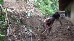 Longsor Terjang 2 Kecamatan di Kuningan, Rumah Nyaris Tertimbun dan Jalan Ambles