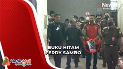 Ferdy Sambo Akhirnya Buka Buku Hitam yang Selalu Dibawa saat Persidangan, Ini Isinya