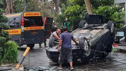 Tabrak Pagar Brastagi Supermarket, Mahasiswa Pengemudi Honda Jazz Tewas